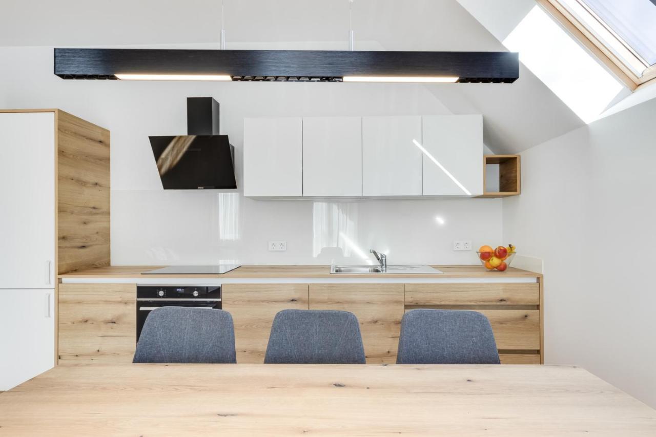Chic Apartments With Balcony And Spa In Mojstrana Eksteriør bilde