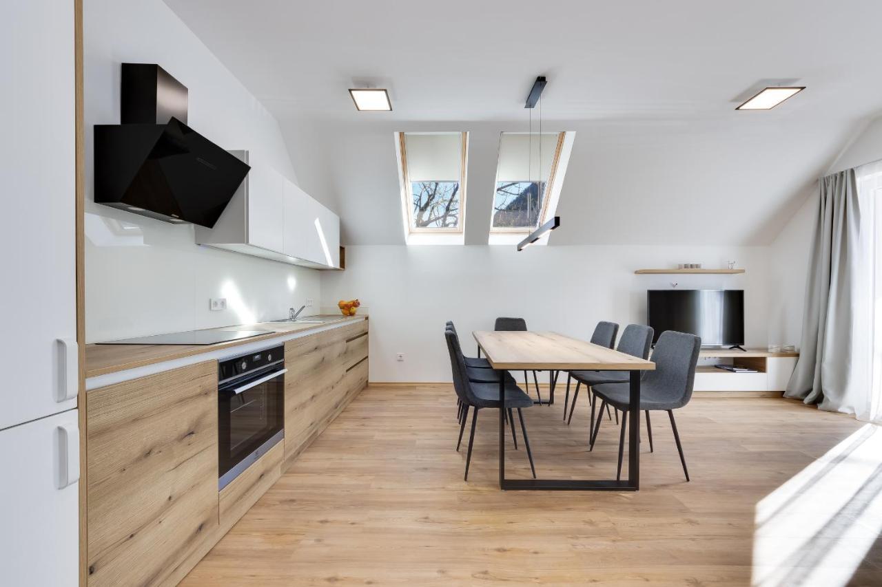 Chic Apartments With Balcony And Spa In Mojstrana Eksteriør bilde