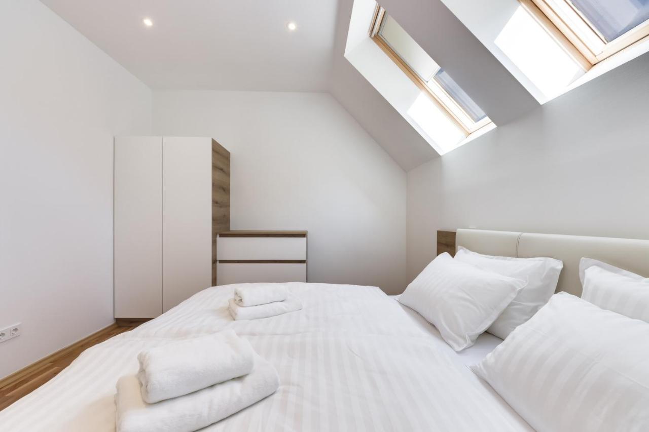 Chic Apartments With Balcony And Spa In Mojstrana Eksteriør bilde
