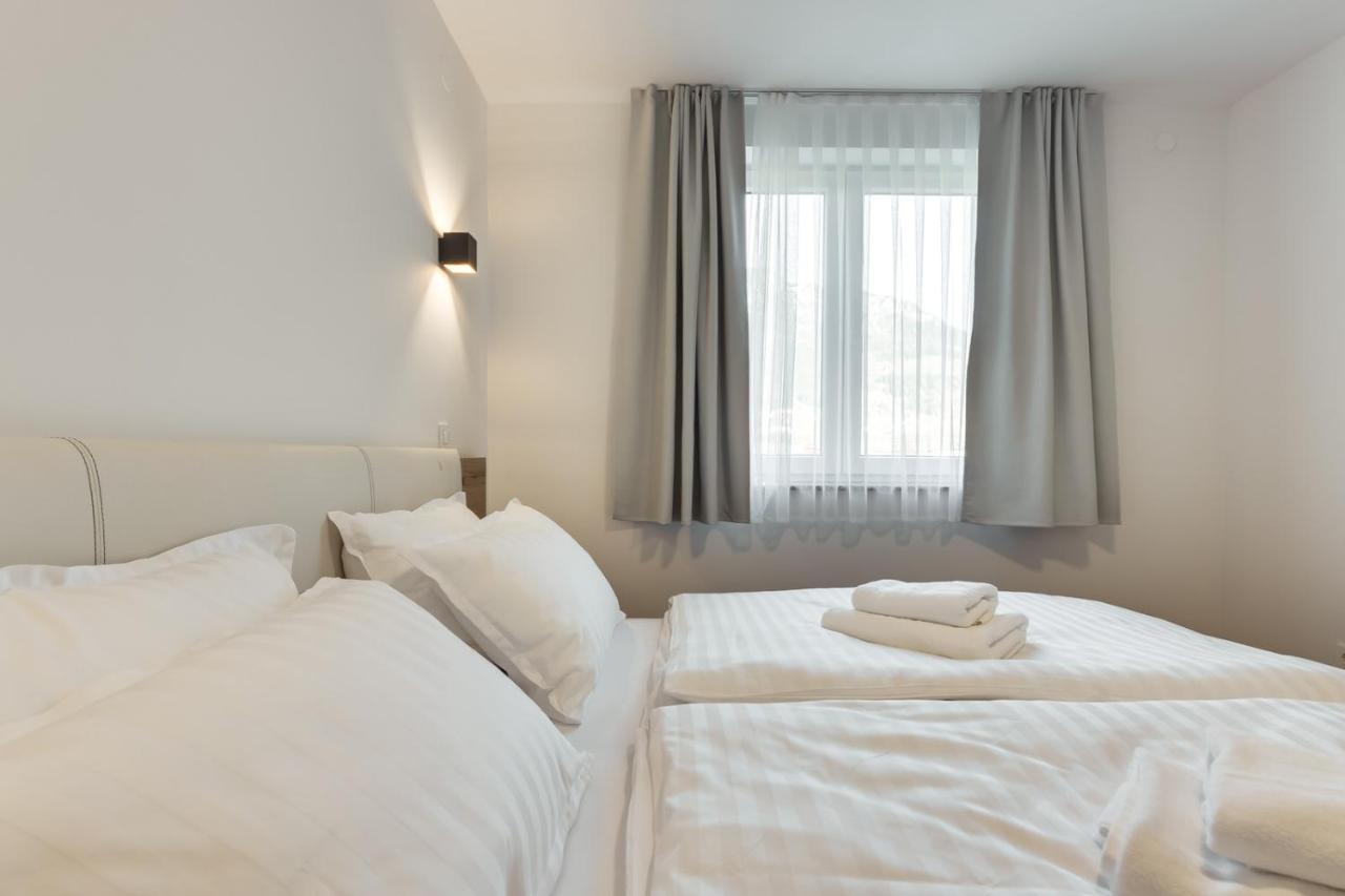 Chic Apartments With Balcony And Spa In Mojstrana Eksteriør bilde