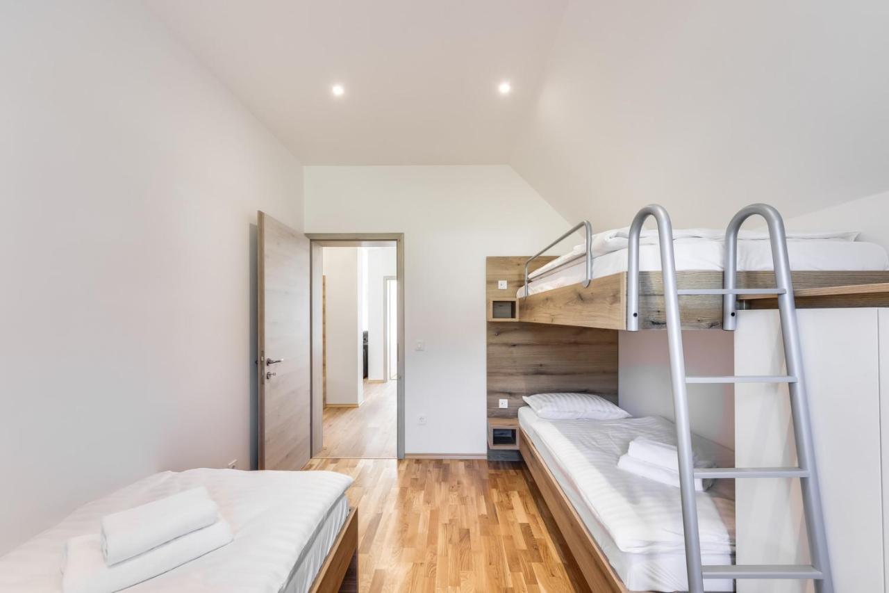 Chic Apartments With Balcony And Spa In Mojstrana Eksteriør bilde