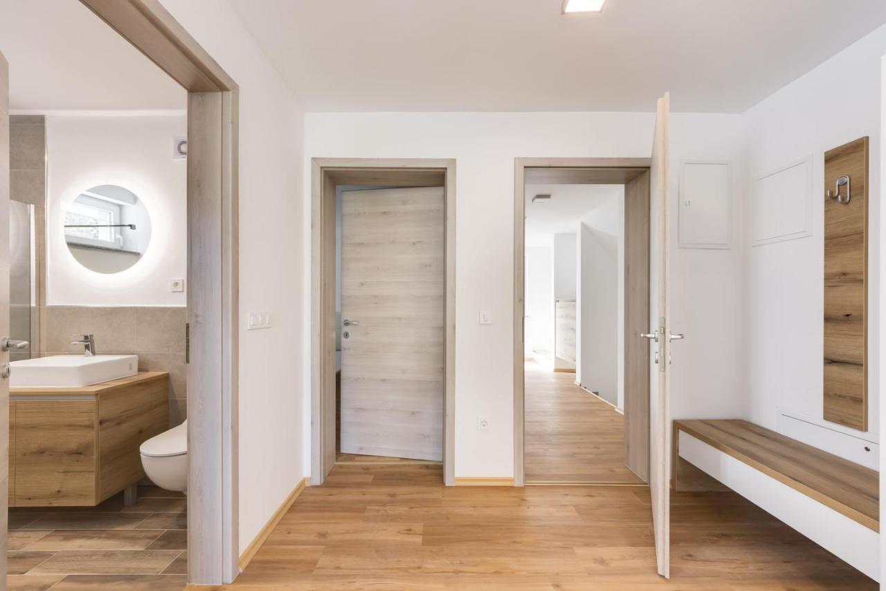 Chic Apartments With Balcony And Spa In Mojstrana Eksteriør bilde