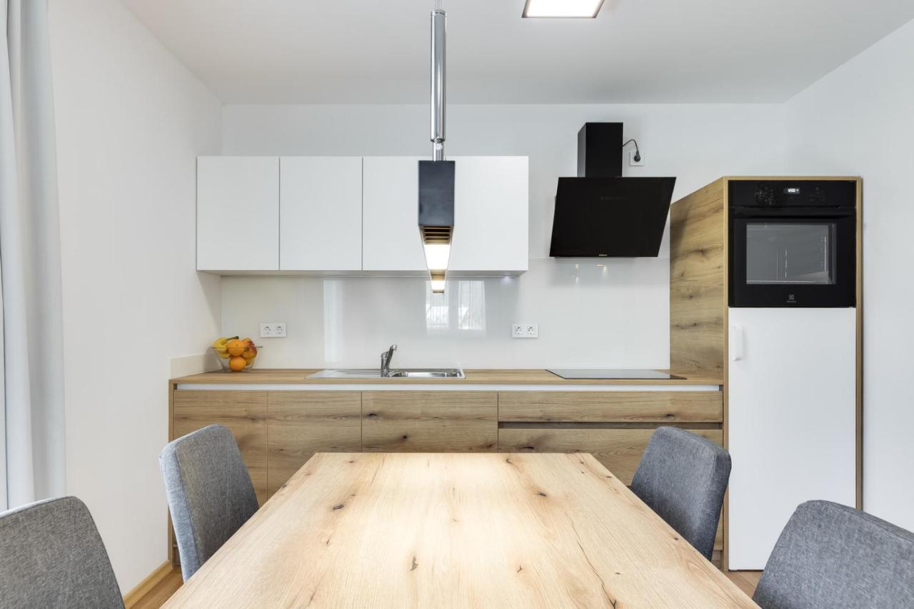 Chic Apartments With Balcony And Spa In Mojstrana Eksteriør bilde