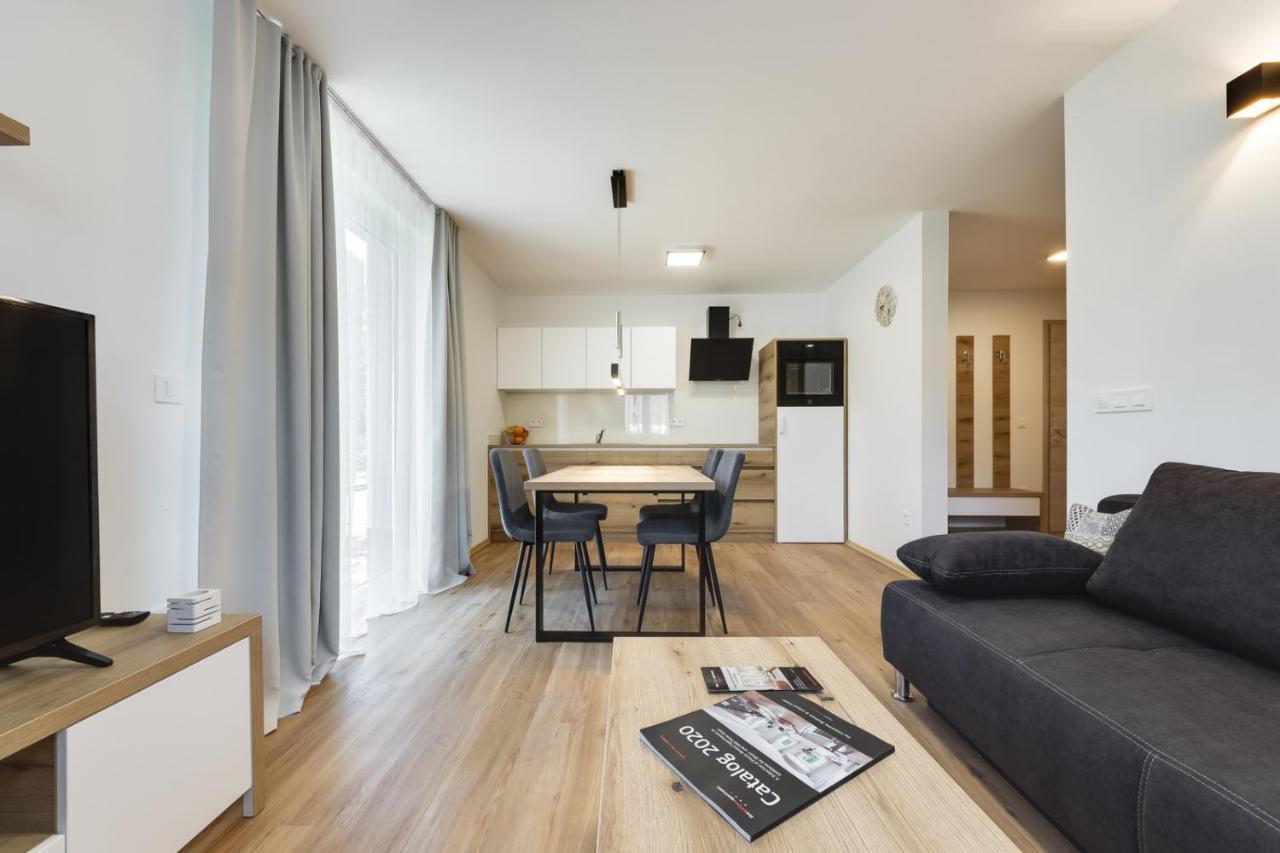 Chic Apartments With Balcony And Spa In Mojstrana Eksteriør bilde