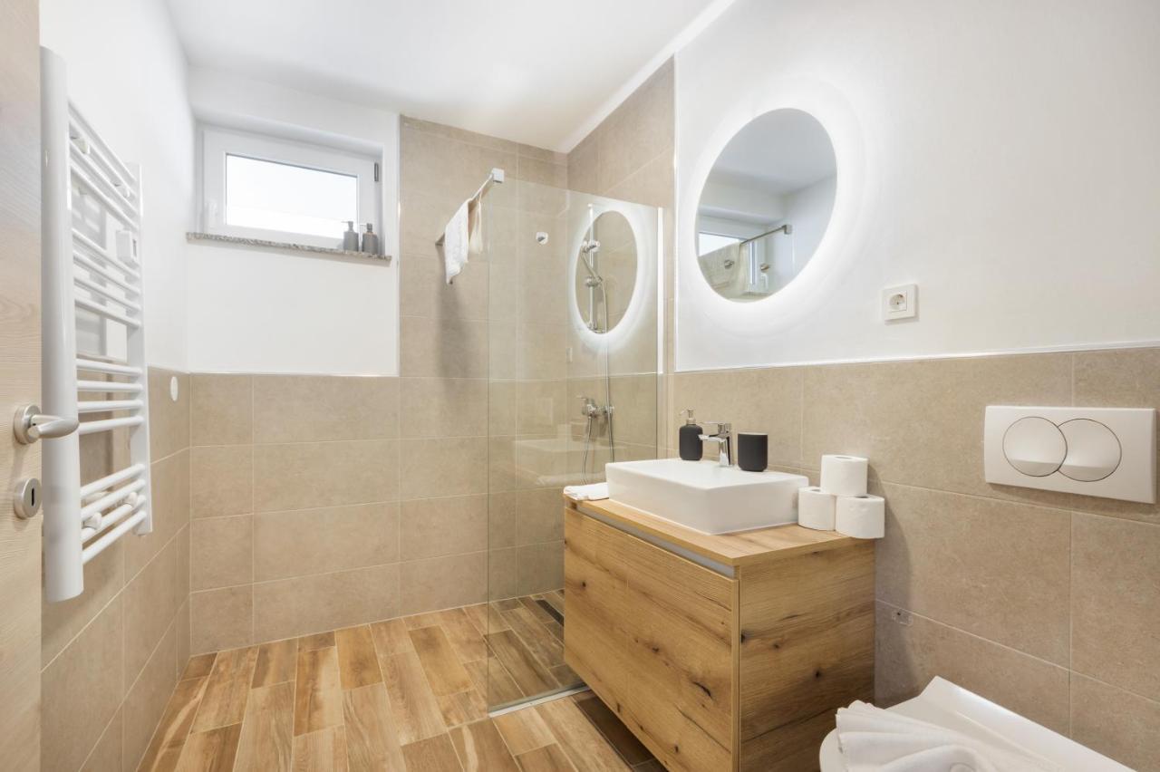 Chic Apartments With Balcony And Spa In Mojstrana Eksteriør bilde
