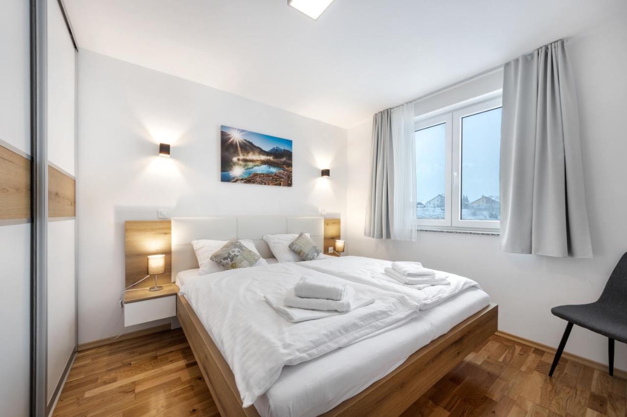 Chic Apartments With Balcony And Spa In Mojstrana Eksteriør bilde